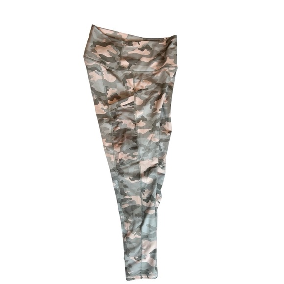 Bundle of Three Fabletics Pants Tropical and Camouflage Leggings SZ XS - Picture 13 of 16